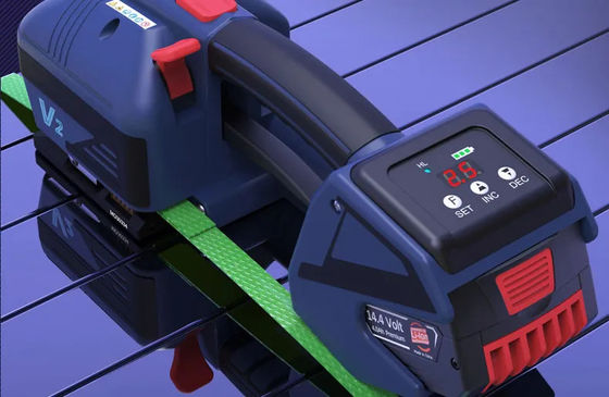 Hand Plastic PP PET Strapping Machine Battery Powered Semi Automatic For Pallet Carton Box